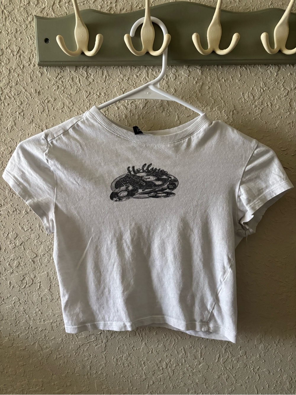 White Graphic Crop Baby Tee- Divided brand